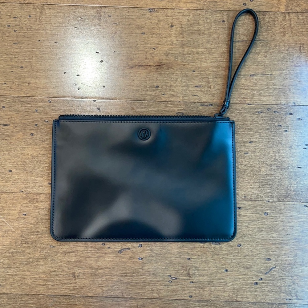 Lululemon Goody Bag wrist clutch